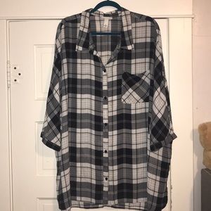 Ava & Viv Black/white plaid tunic length shirt